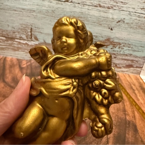 2 Vintage Lee Wards Gold Cherub Wall Hangings 5” Angel Chalkware Roses Grapes - Picture 4 of 7